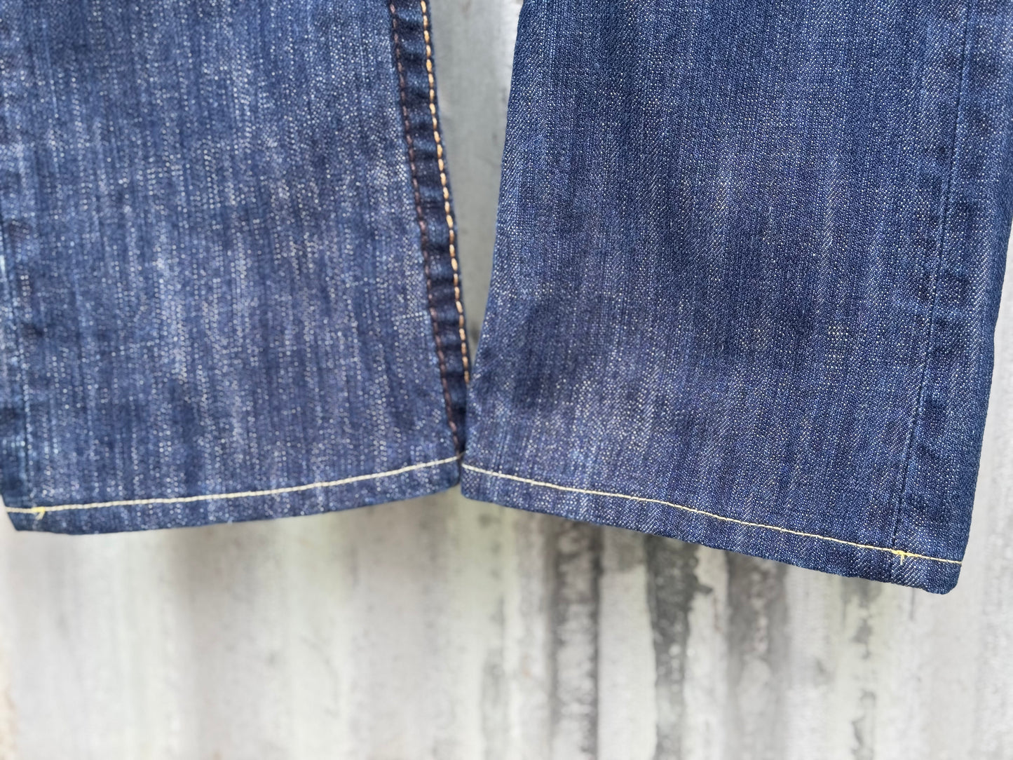 True Religion Johnny Big T Jeans Size 25